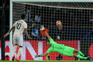 Setan Merah Bakar Paris