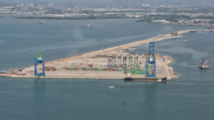 Pelindo IV Disarankan Kembangkan Pelabuhan di Indonesia Timur 