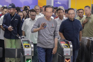 Presiden  Jokowi Didampingi Gubernur DKI Anies Baswedan Resmikan MRT