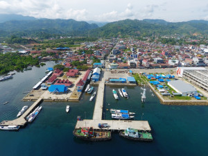 Dermaga Pelabuhan Mamuju Menunggu Disandari Kapal-Kapal Niaga 
