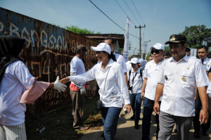 Direksi BTN dan Menneg BUMN  Bersih-Bersih Kampung