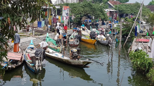 Pemilik Kapal di Gresik Peroleh Pas Kecil Gratis