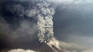 Gunung Agung Bali Kembali Meletus