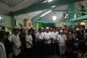 Bentrok Massa Aksi Kedaulatan Rakyat dan Aparat Keamanan Ratusan Pengunjuk Rasa Dilarikan ke Rumah sakit