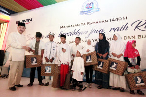 Perum Jamkrindo Salurkan Sembako Gratis