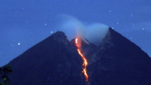 Gunung Merapi Kembali Muntahkan Lahar Panas