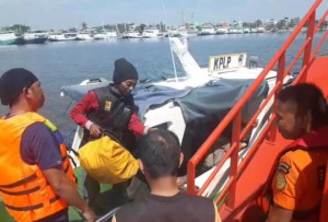 Kapal Patroli  KPLP Makassar Evakuasi Penumpang dan ABK Rahmat Ilahi
