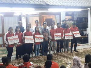 Menpora Serahkan Beasiswa Kepada Atlet ASG 2019