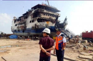 KMP Sembilang Terbakar di PT Karimun Marine Shipyard, 12 Orang Luka Bakar