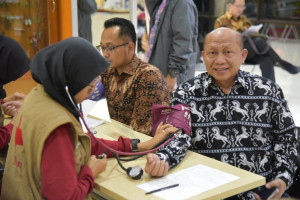 300 Pimpinan dan Karyawan Itjen Kemenhub Lakukan Test Urine  di BP3K Ciwidey