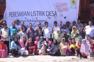PLN Resmikan Listrik Pedesaan di  Dusun Pabaresseng Sidrap 