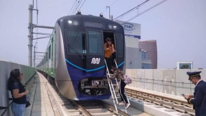 Listrik Padam,  Layanan Umum di Jakarta Kacau dan Kerahkan Bus Sekolah