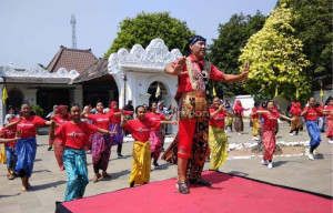 CSR Pertamina Lestarikan Tari Tradisional Keraton Kasepuhan Cirebon dan Seni Badui