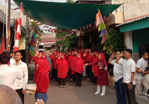 HUT Kemerdekaan RI,  Warga RT 10/19 Kota Baru Kompak Seragam Merah dan Putih