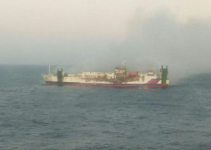 Kapal Penumpang  Kembali Terbakar  Ratusan Penumpang  Terjebak