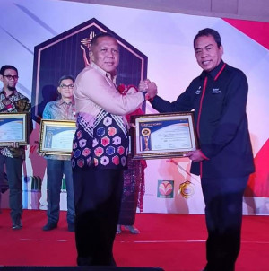 Dr Capt Mugen dan Pejabat Lain Terima Penghargaan Dari 7sky Media