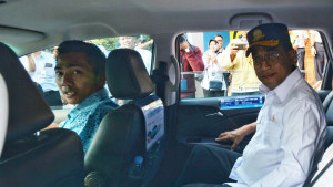 Menhub Budi Bilang Taksi Listrik Sangat Nyaman dan Tidak Bising