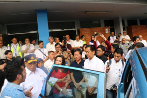 Taksi Listrik Kini Hadir di Bandara Internasional Soehatta