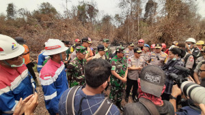 100 Personel TNI  Terjunkan Bantu Atasi Karhutla  di Sekitar Blok Kampar Riau  