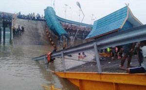 Staf Satpel Pelabuhan Roro Mengkapan Hilang Akibat Runtuhnya  Trestle dan Movable Bridge di Siak