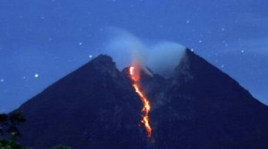 Gunung Merapi Kembalu Muntahkan Lahar 