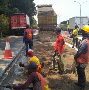 Ada Pekerjaan Rekonstruksi Jalan Tol Jagorawi, Pengguna Jalan Diimbau Berhati-hati 