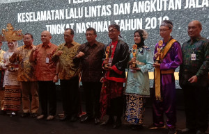 Menhub Budi Serahkan Penghargaan Pelajar Pelopor Keselamatan Jalan 2019 