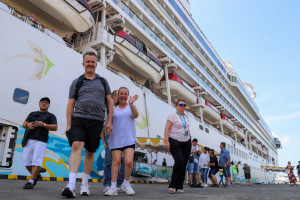 Pelindo III Cabang Benoa Layani Kapal Pesiar Raksasa Yang Membawa 1.856 Wisman