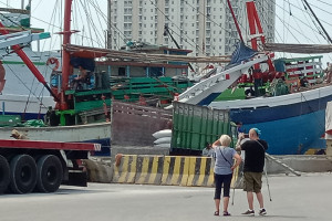 Turis Asal Belanda Masih Gandrungi Dermaga Pelra di Pelabuhan Sunda Kelapa