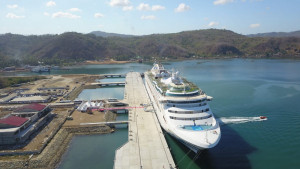 Kapal Pesiar MV Sun Princess  Merapat ke Dermaga Cruise Gili Mas Lombok