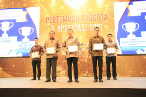 FIFGROUP Raih  Dua Penghargaan Perusahaan Terbaik Multifinance Dengan Aset Rp5 Triliun Dan Peduli Pendidikan 