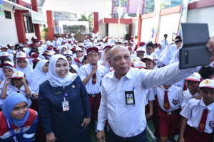 Pekerja Pertamina Mengajar ke SD di Jakarta, Termasuk Corsec Tanjudin Noor