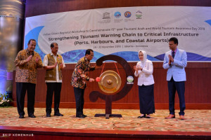 Peringatan Dini Tsunami  BMKG Bermanfaat Bagi Operator  di Sektor  Transportasi