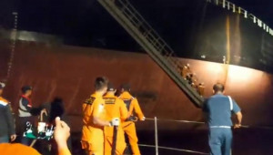 Personel Kapal Patroli KPLP Bitung Selamatkan Awak  MV. Katalagan Wisdom Yang  Bermasalah