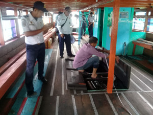 Jelang Nataru 2020,  Petugas Gabungan Lakukan Pengukuran Kapal di Danau Toba