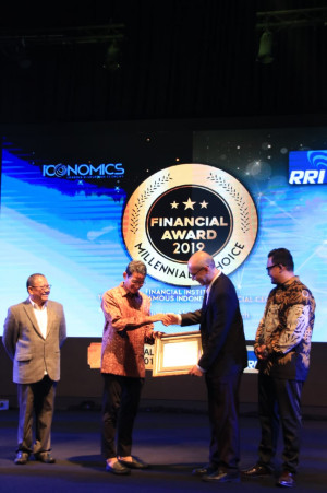 FIFGROUP Raih Penghargaan di Financial Award 2019 Dari ICONOMICS