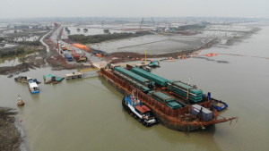 Pengoperasian Perdana Jetty Proyek IPP Jawa-1 Sukses Dilakukan