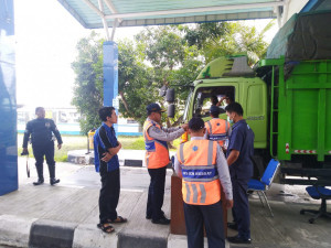 Hubdat Tindak Tegas Pelanggaran Angkutan Barang di UPPKB Cikande