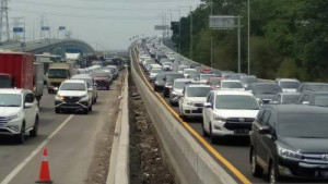 Macet Panjang di Tol Layang Japek, Ini Kritik YLKI