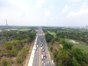 H-2 Natal 2019, Volume Kendaraan Melalui Gerbang Tol Cikatama Meningkat Lebih 100%