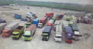 20 Truk Ditahan di Jalan Tol Jakarta-Cikampek Karena Langgar Aturan Pembatasan