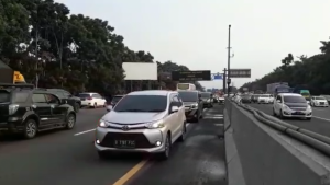 Traffik Padat, Contraflow Dari Km 65 Sampai Km 47 Jalan Tol Japek Arah Jakarta