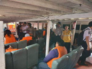 Aparat Gabungan Test  Urine ABK di Muara Angke, 2 Orang Positif Narkoba   