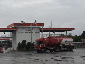 Terkepung Banjir, Operasional Sarfas Pertamina  Dan Pasokan BBM Serta LPG  Aman