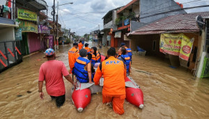 Pangkalan PLP Tanjung Priok Kerahkan 2 Perahu Karet  Untuk Bantu Korban Banjir Jakarta