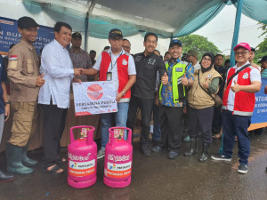 Pertamina Peduli Bantu Logistik dan LPG di Kelurahan Teluknaga Banten