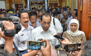 Menhub Budi dan Gubernur Jatim Bahas Rencana Perkeretaapian 