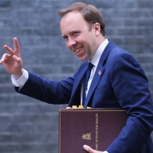 Menkes Inggris Perintahkan Warga Negaranya  Dari Wuhan Mengasingkan Diri