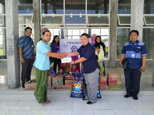 120 Santri Yatim Piatu Ponpes Metal Pasuruan Terima Bantuan FIFGROUP