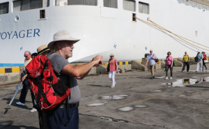 402 Wisman Dengan MV Seven Seas Voyager Kunjungi Jawa Tengah Via Tanjung Emas